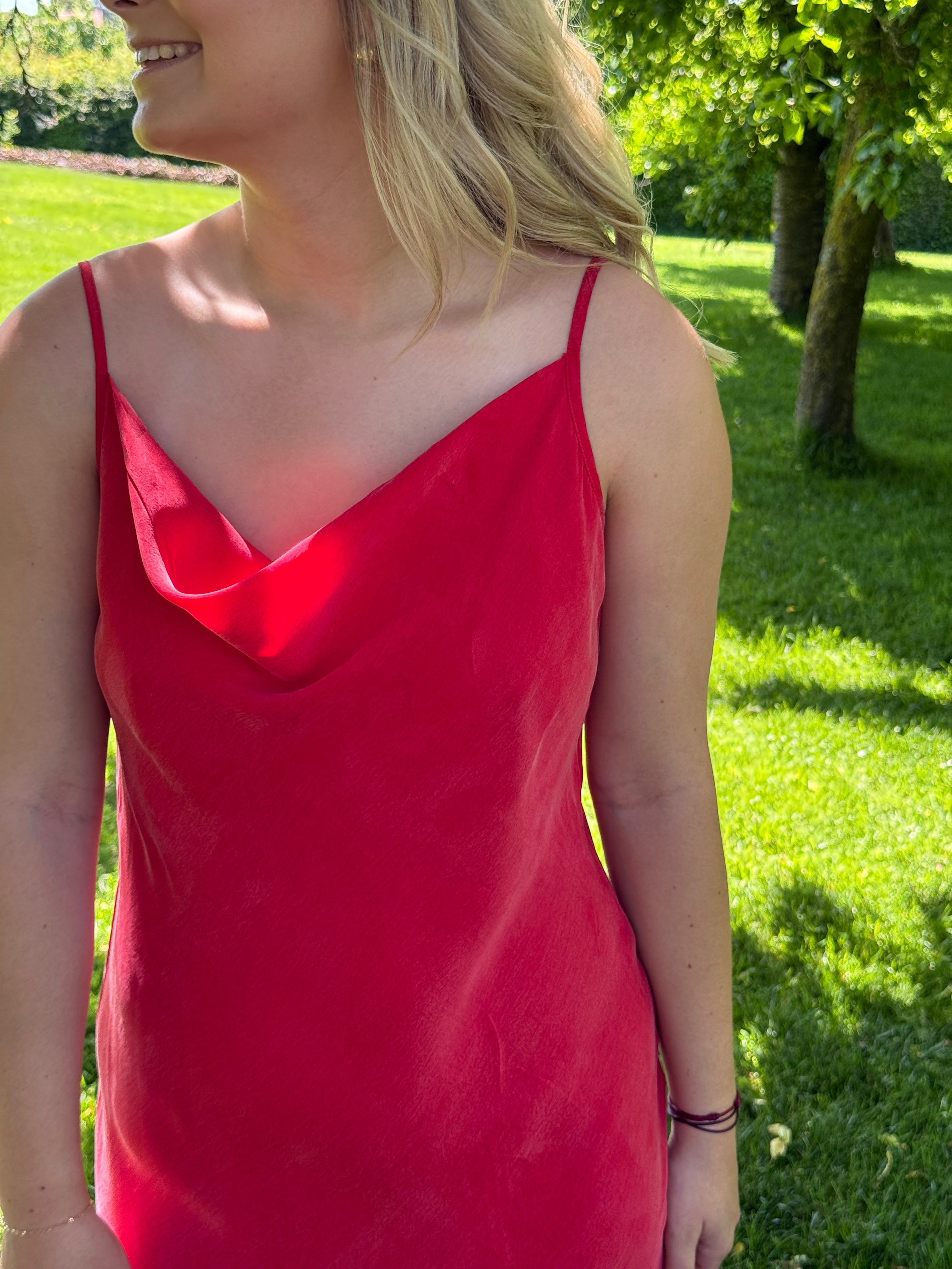 Robe rouge RAE T.42