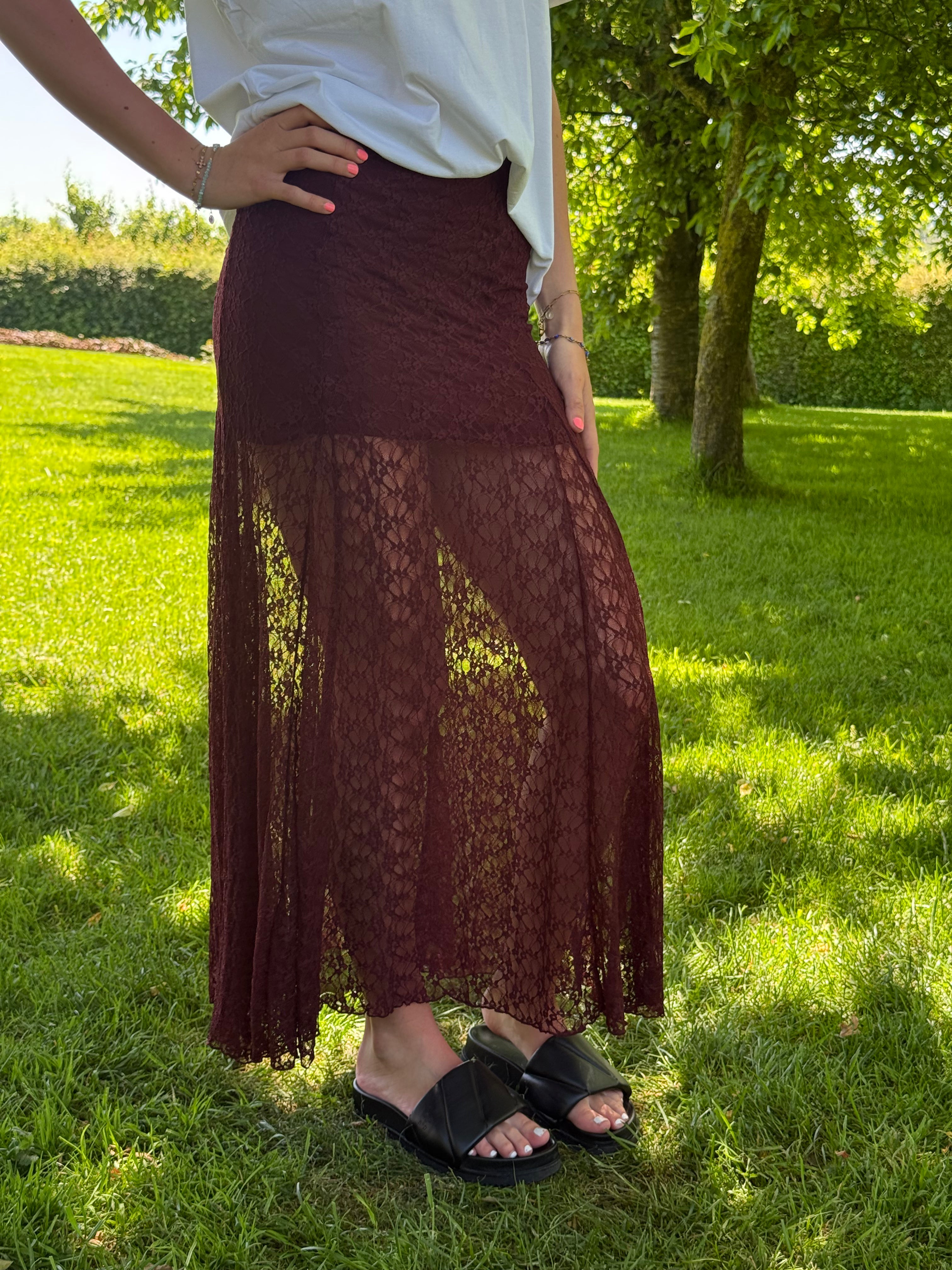 Jupon bordeaux Stradivarius avec étiquette T.XS