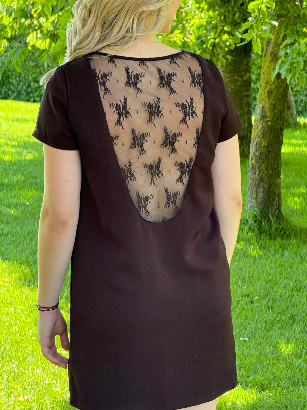 Robe dos dentelle T.M