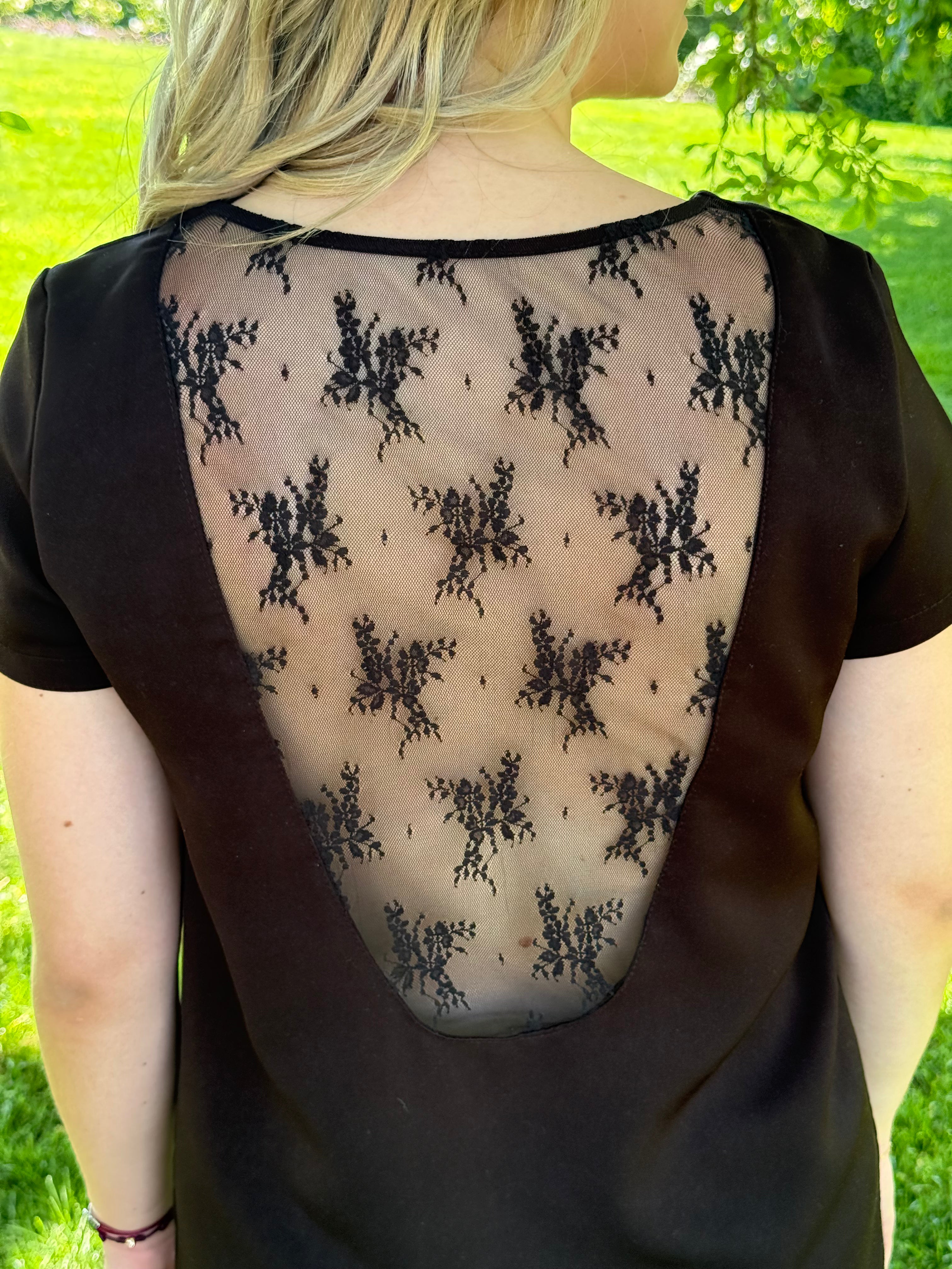Robe dos dentelle T.M