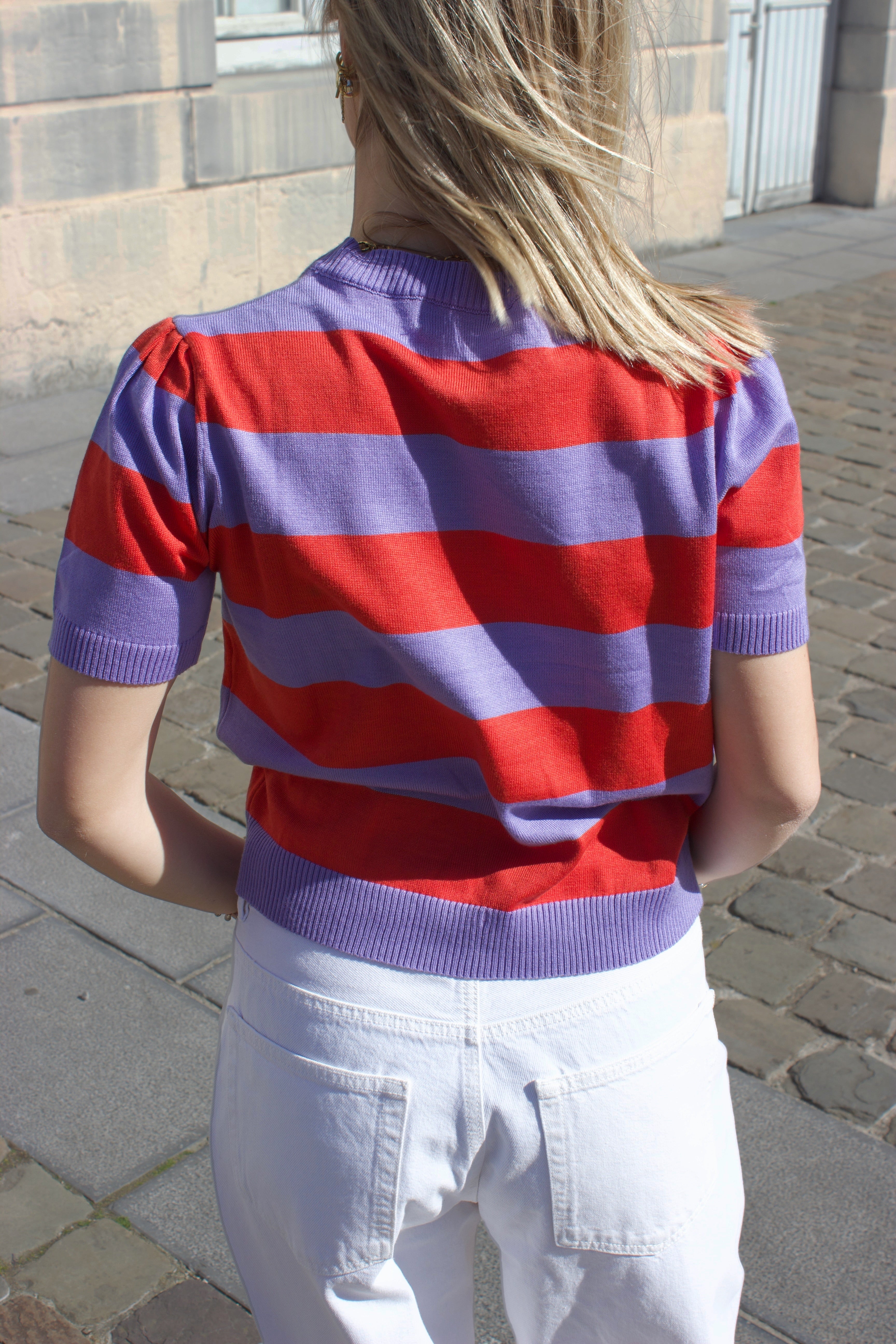T-shirt orange et lila